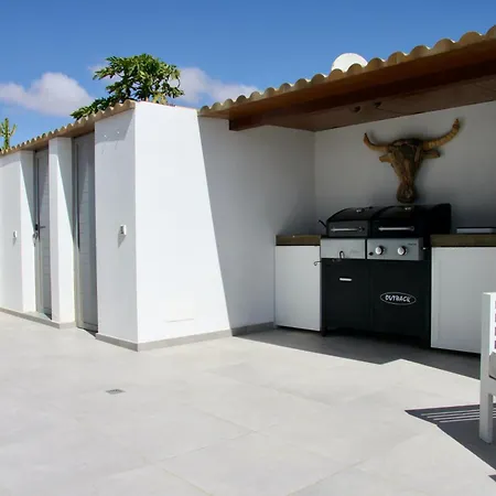 Mit Pool Fuer 2 Personen Und 4 Ferienhaus