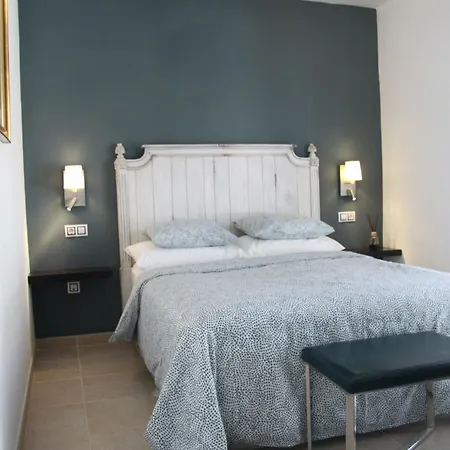 Hébergement de vacances Mit Pool Fuer 2 Personen Und 4 *
